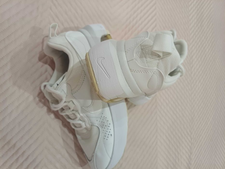 Дамски маратонки Nike