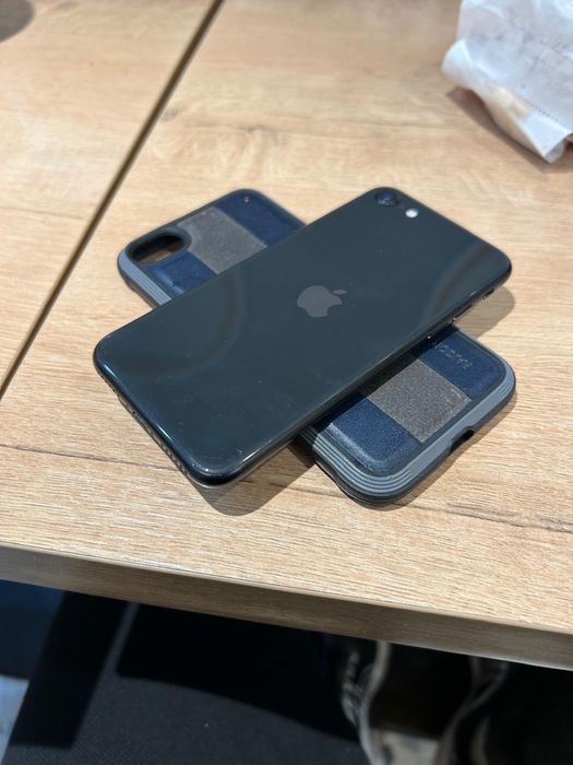 Продам Iphone se 2020