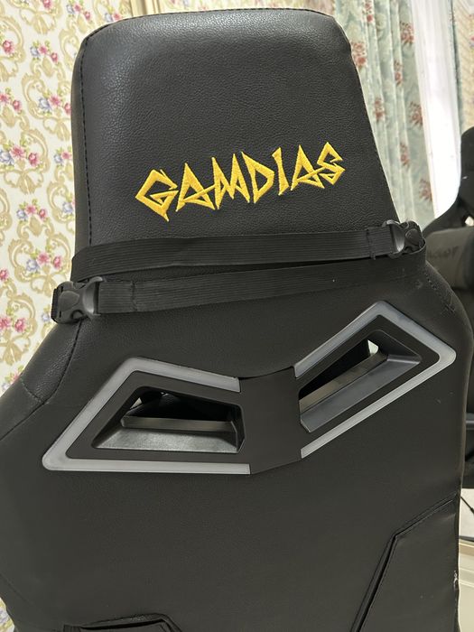 Продам игровое кресло Gamdias
