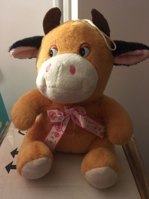 Средна плюшена играчка