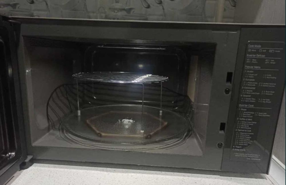 Микраволновка LG Invertor  42L как новый