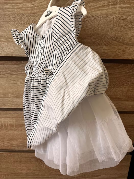 Продавам 2  рокли и гащеризон - 92 р-р и подарявам 2 рокли