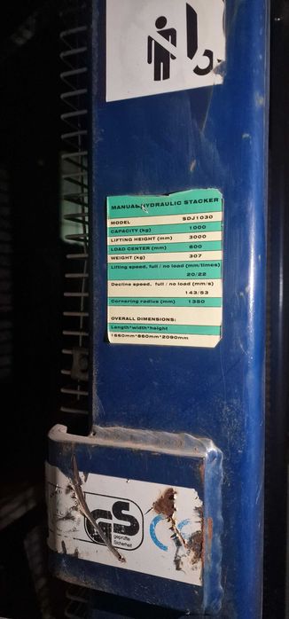 Ручной гидравлический штабелер