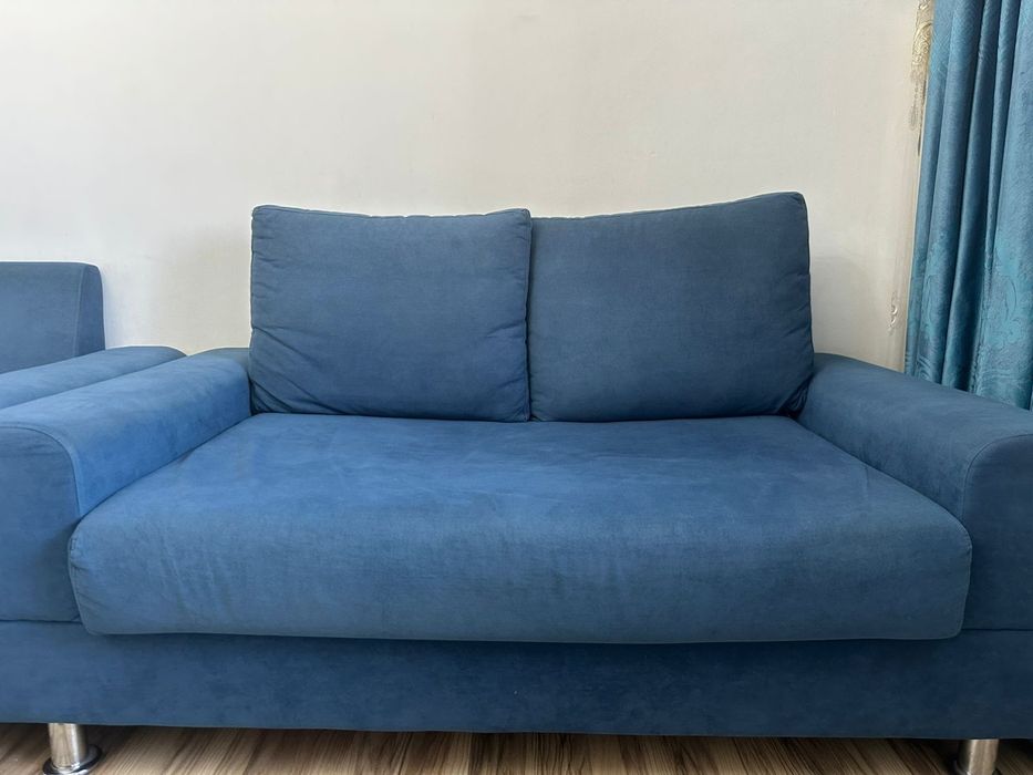 универсальный синий диван