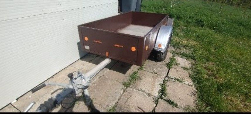 Remorca auto 750 kg cu sistem de franare