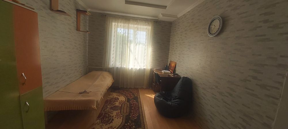 Подаётся большой дом на две семьи
