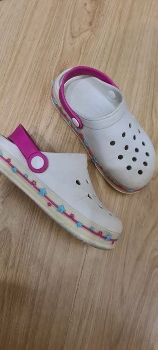 Продам сандалии,  сланцы.