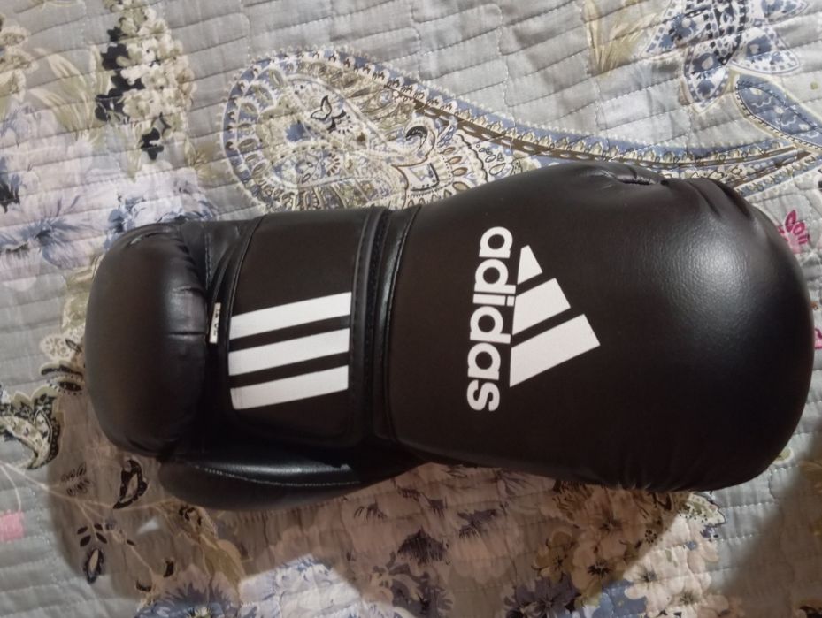 Boks  uchun adidas DAN qora rangli perchatki