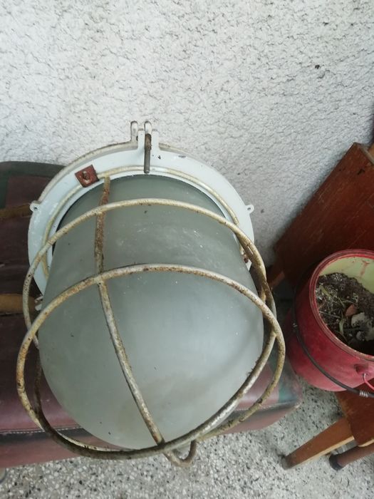 Лампи от бомбоубежище