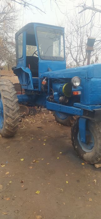 Трактор сотилади