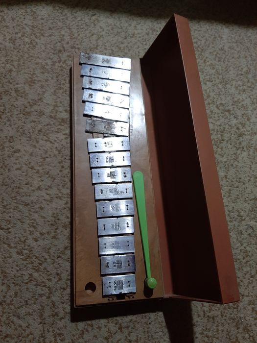 Металофон б/У. С одним молоточком.