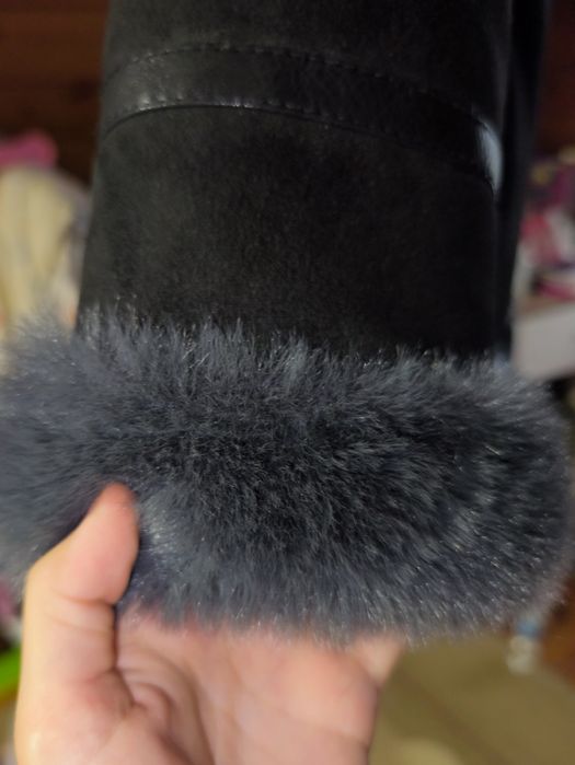 Jachetă de piele întoarsă cu blană pe interior