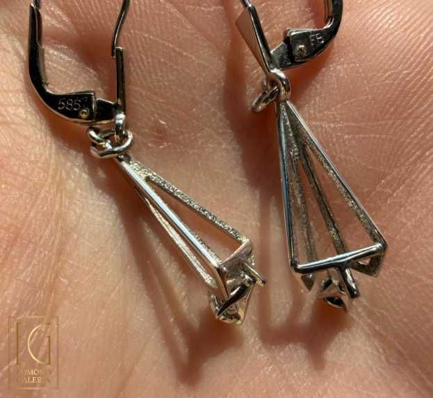 Pereche de cercei din aur alb, decorată cu diamante