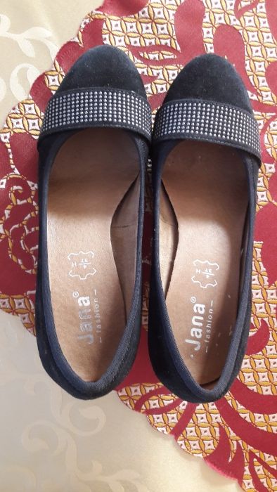 Pantofi din piele intoarsa neagra cu perlute marunte albe