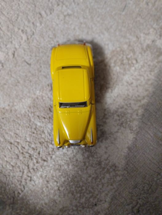 Продам жёлтую машинку