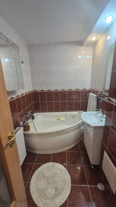 Apartament de închiriat,3 camere spațios – 90 mp, vedere parc, parcare