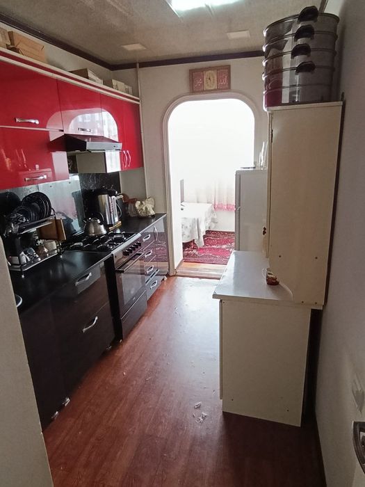 Срочно продается 3х ком кв 3-этаж 77-серия Микрорайон (сотилади)