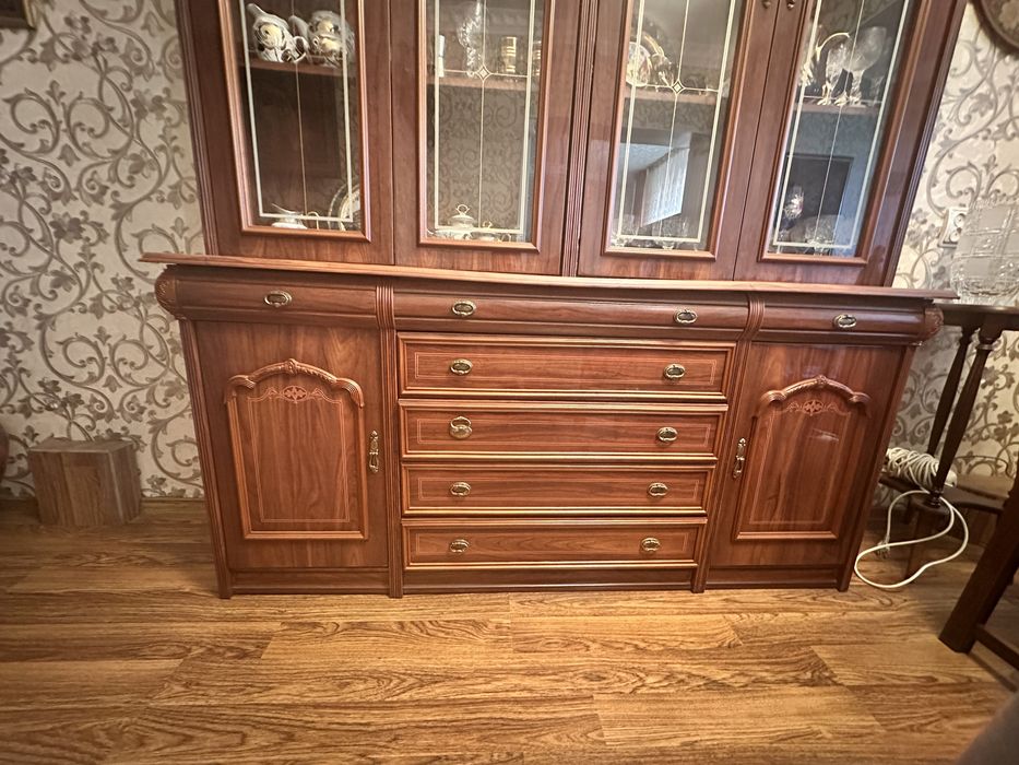 Буфет сервант в отличном состоянии