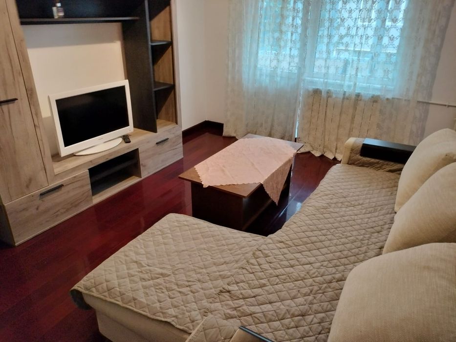 Inchiriez apartament  2 camere zona Biserica Noua
