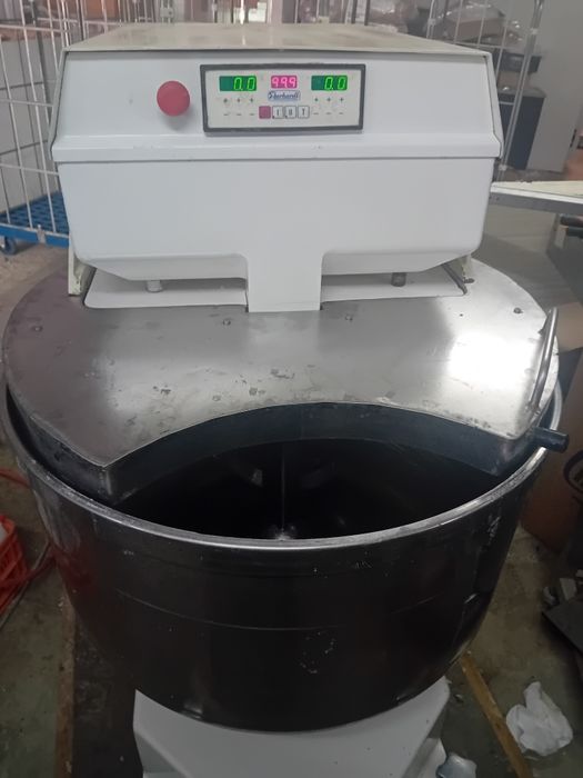 Професионална тестомесачка.тестобъркачка