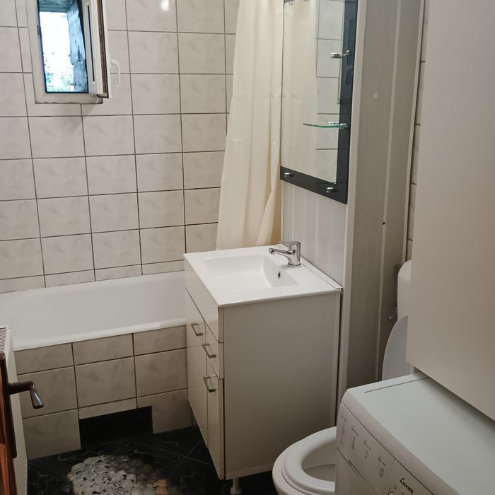 Ofer spre închiriere apartament cu 2 camere in Florilor Râșnov