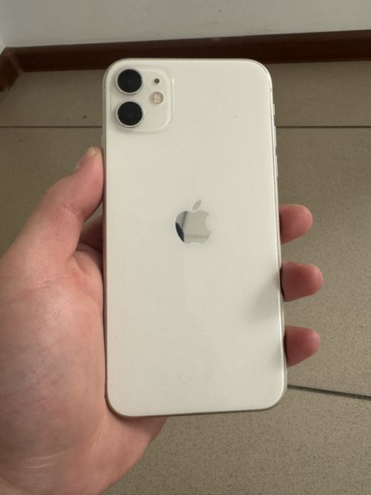 Продам 11 айфон