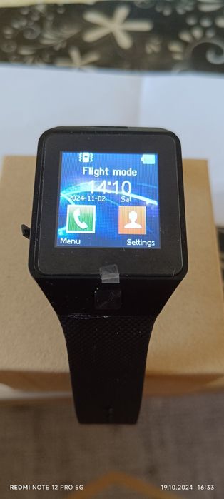 Продавам нов смарт часовник .