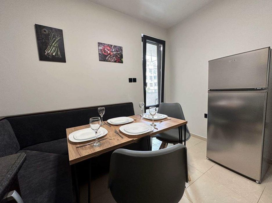 Дава се под наем Двустаен апартамент в Бургас, Център - 65 кв.м за 612 € - Снимка #3