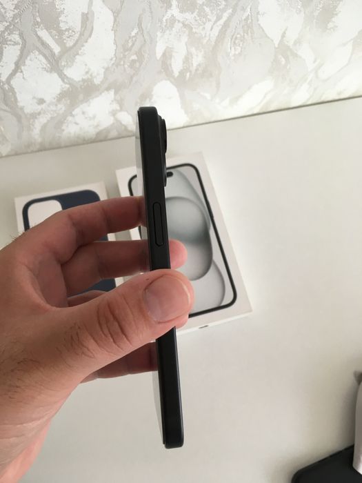 Продам iphone 15 128 gb.
