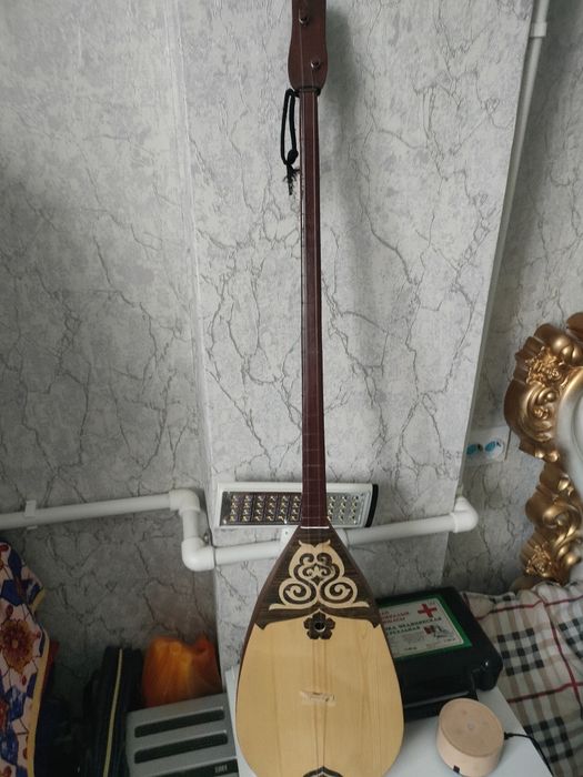 Продам домбру в отличном состоянии