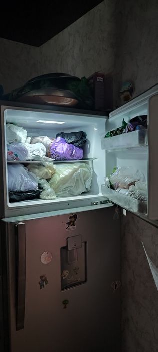 Холодильник большой