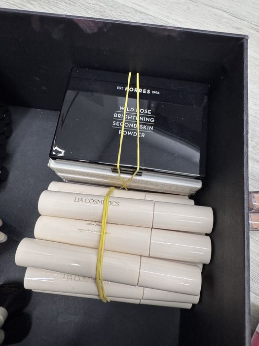 Rujuri/ creioane ochi/ buze