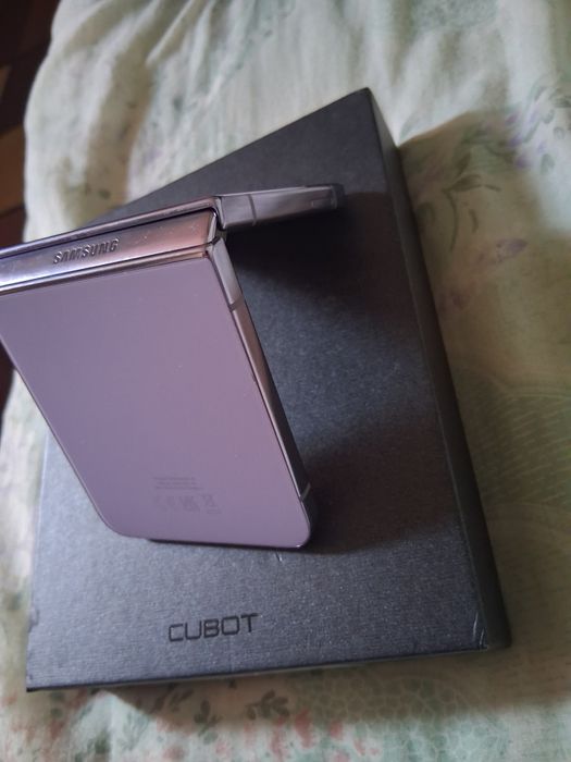 Vand samsung z flip4 defect