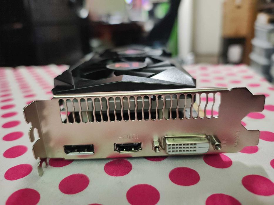 Placa video Radeon R9 370, 4GB, GDDR5, 256 bit.
