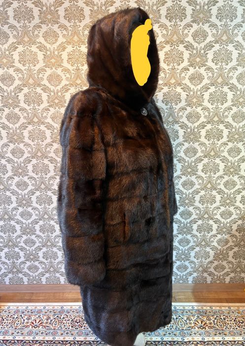 Продам женскую шубу.