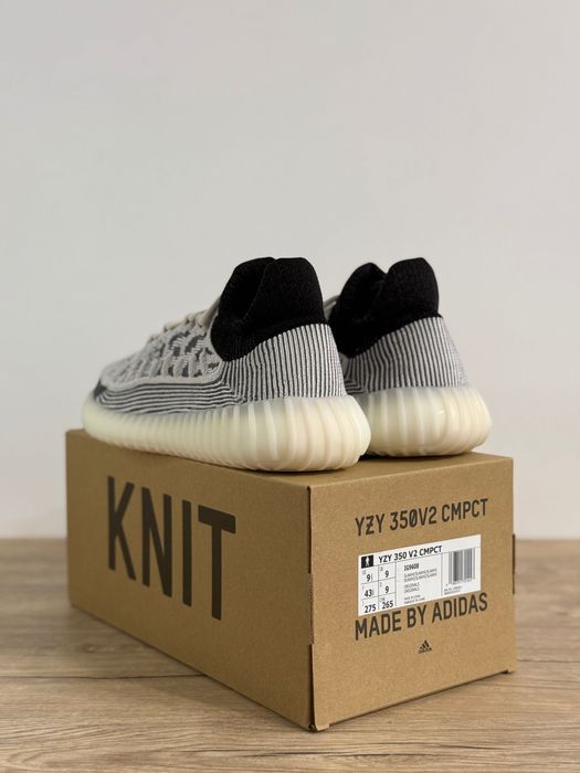 Vând Adidas yzy 350 v2 cmpct