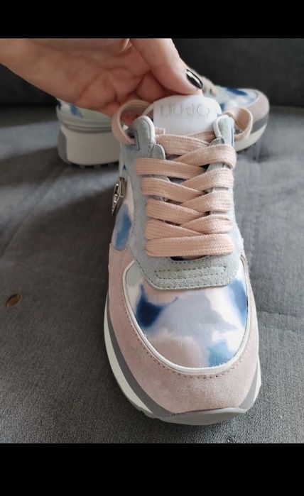 Liu jo,  nou cu eticheta