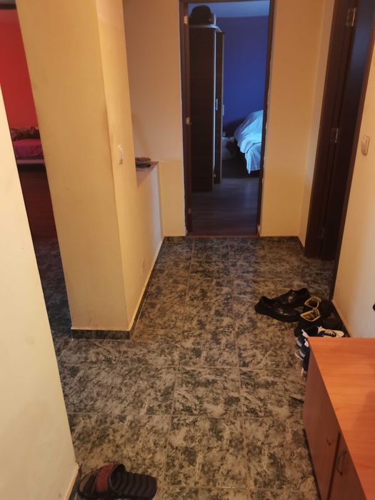 Vand apartament cu 2 camere in loc. Deta