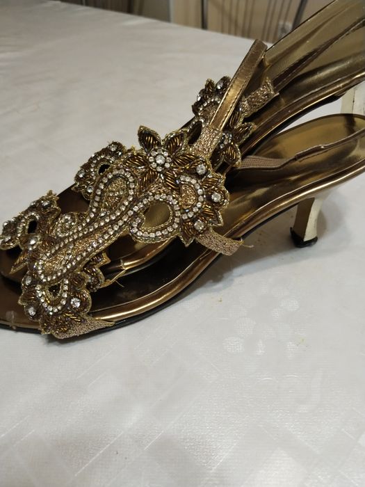 Босоножки  размер 37