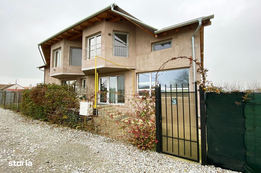 2 Case - 1 Duplex - Imobil pentru 2 familii / 2 generatii - IMOBIHOR