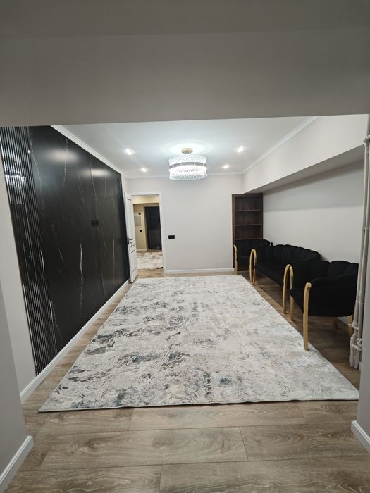 Без Маклер Ц2 детский мир 2х комнатная новая после ремонта.  Своя