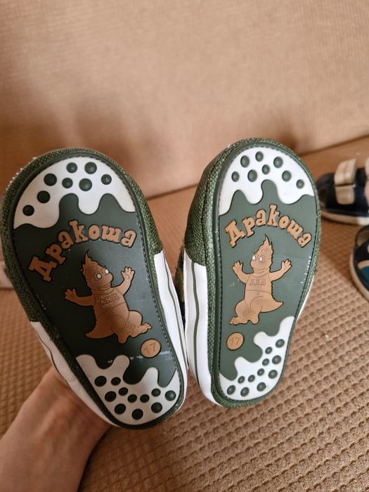 Кроссовки, сандалии