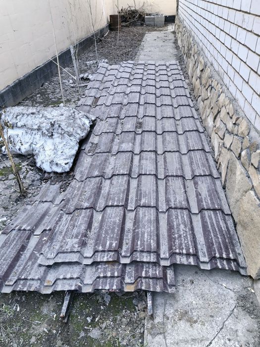 Отдам даром два листа металлочерепицы