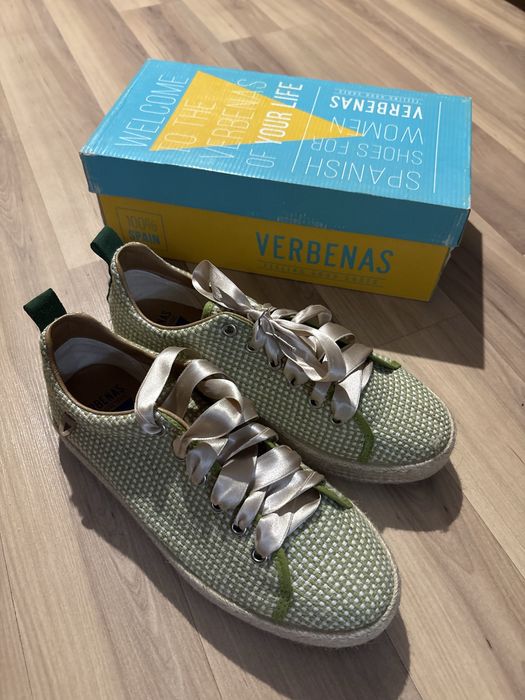 Ботинки кроссовки Испания