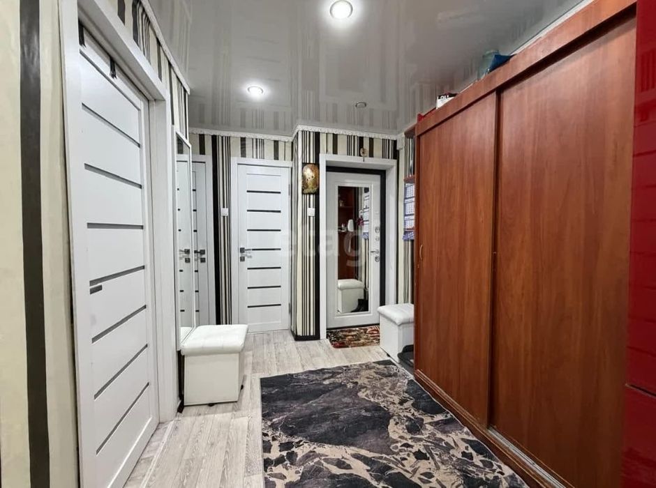 Продам 4-х кв в самом центре крыша новая