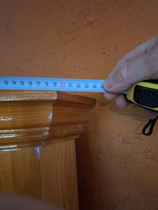 Vitrina din lemn masiv