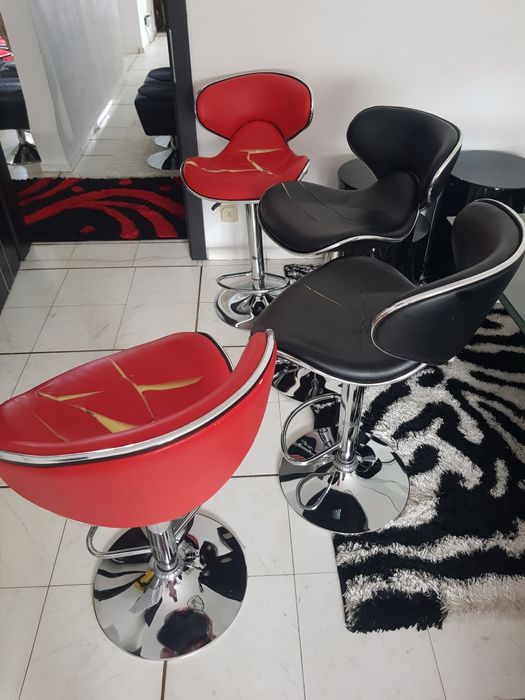 Четири броя стол за бар в столовете трябва да се сменят само кожата