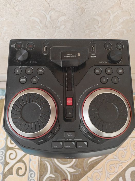 Продается колонка XBOOM  с караоке