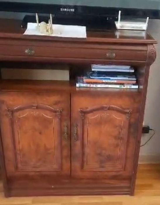 Гостинный шкаф в комплекте