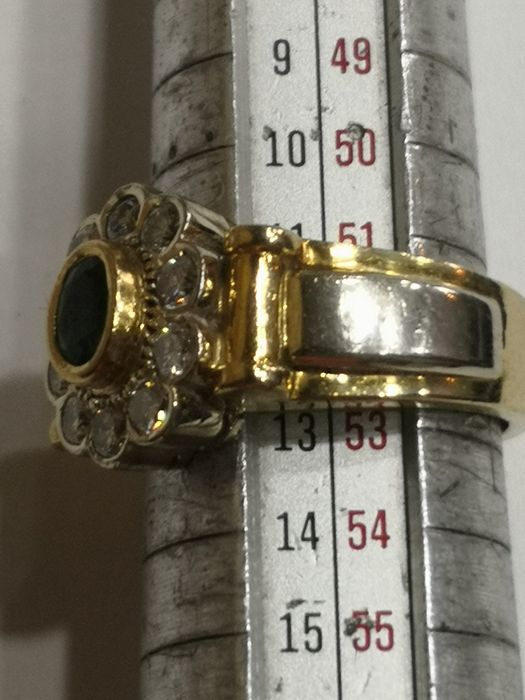 Vind inel din aur 18kt cu diamante și smarald